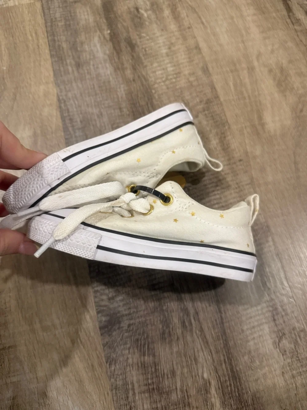 Converse Kids White Canvas Low-Top Sneakers with Gold Eyelets size 6